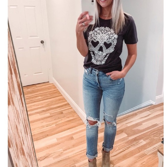 Lace Skull T-Shirt in Grey - Picture 2 of 7